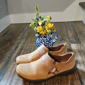 Clarks Women's Tan Distressed‎ Leather Slip On Mules, Shoes. Size 6.5